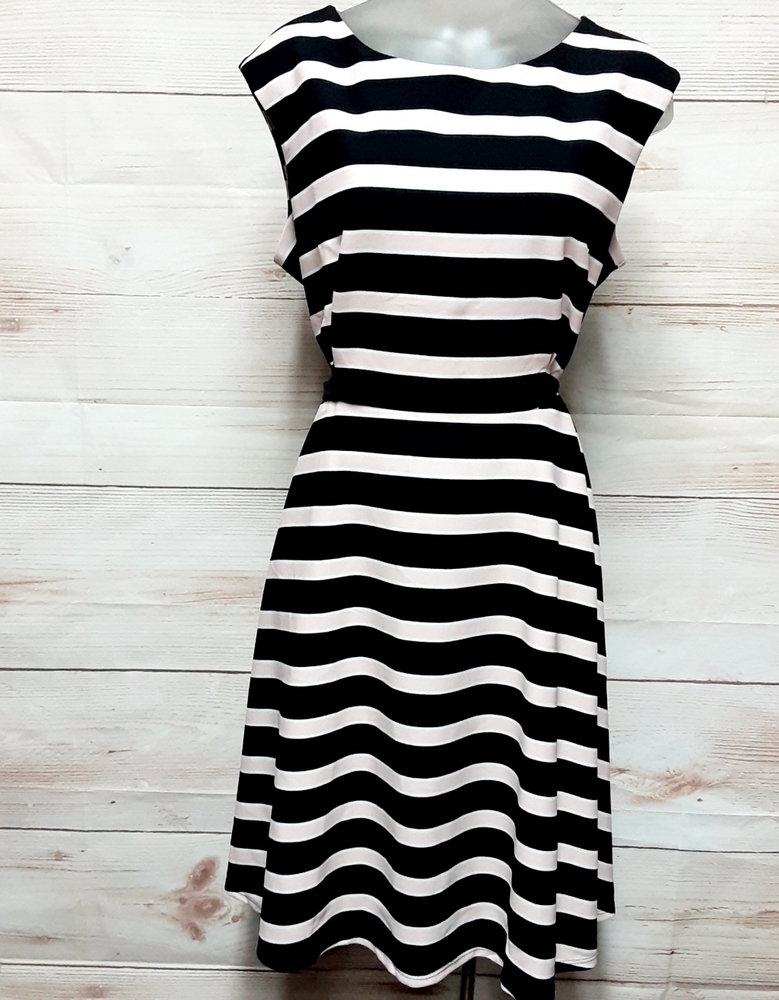 Roz & Ali Stripped A Line Back tie Dress Size 14P - Picture 2 of 11